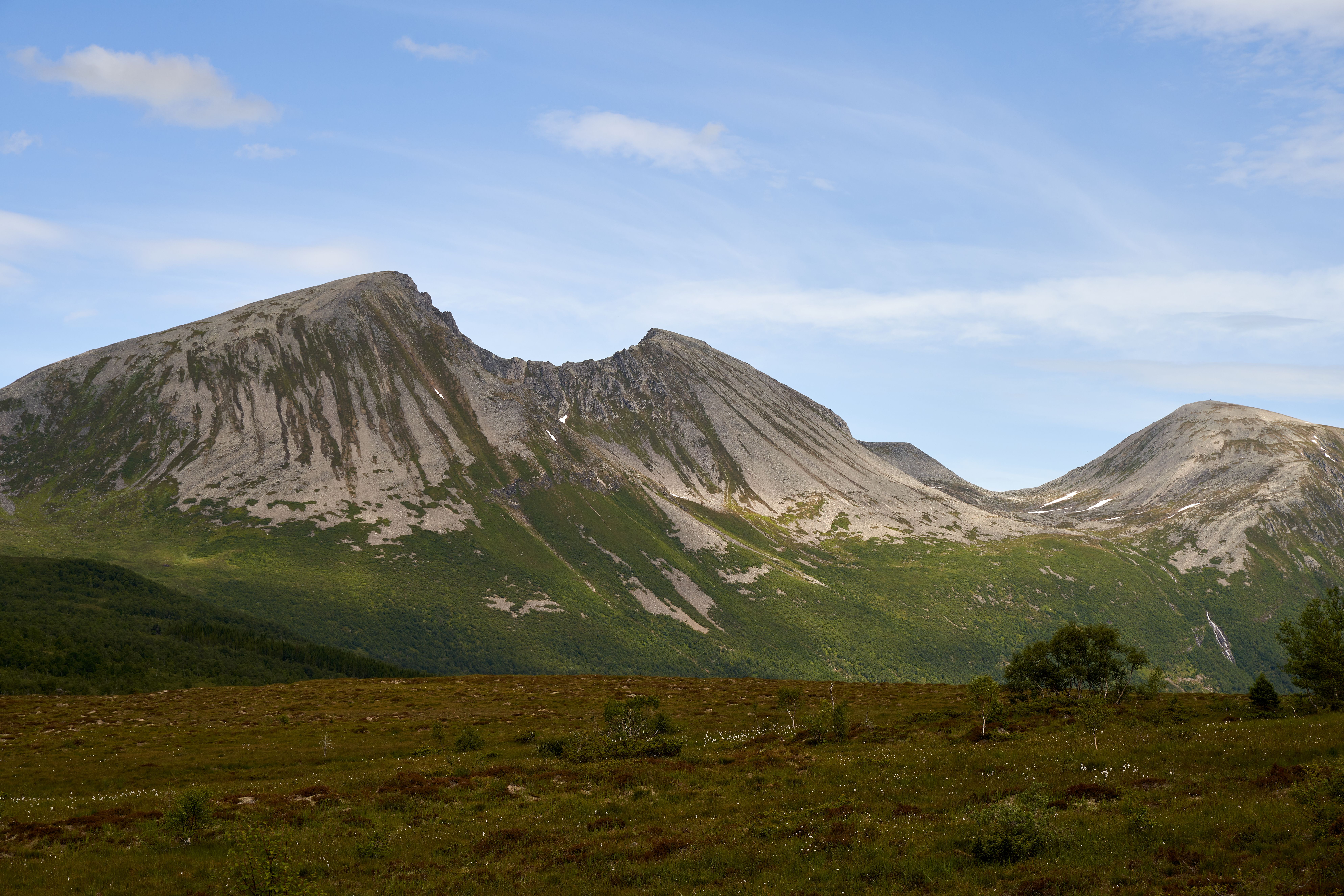 Green Grass Field near Mountains under the Sky · Free Stock Photo