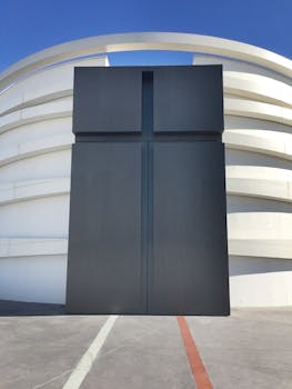 葡萄牙布拉加的现代建筑采用极简主义风格，外观充满未来感