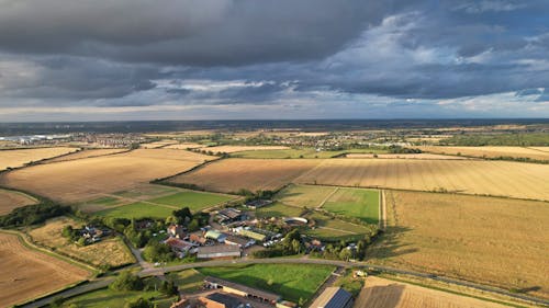 Gratis lagerfoto af agerjord, bane, blå himmel