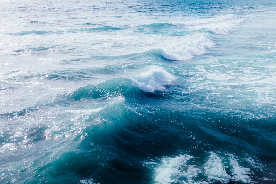 Captivating view of gentle ocean waves at Manhattan Beach, CA, showcasing natural beauty.
