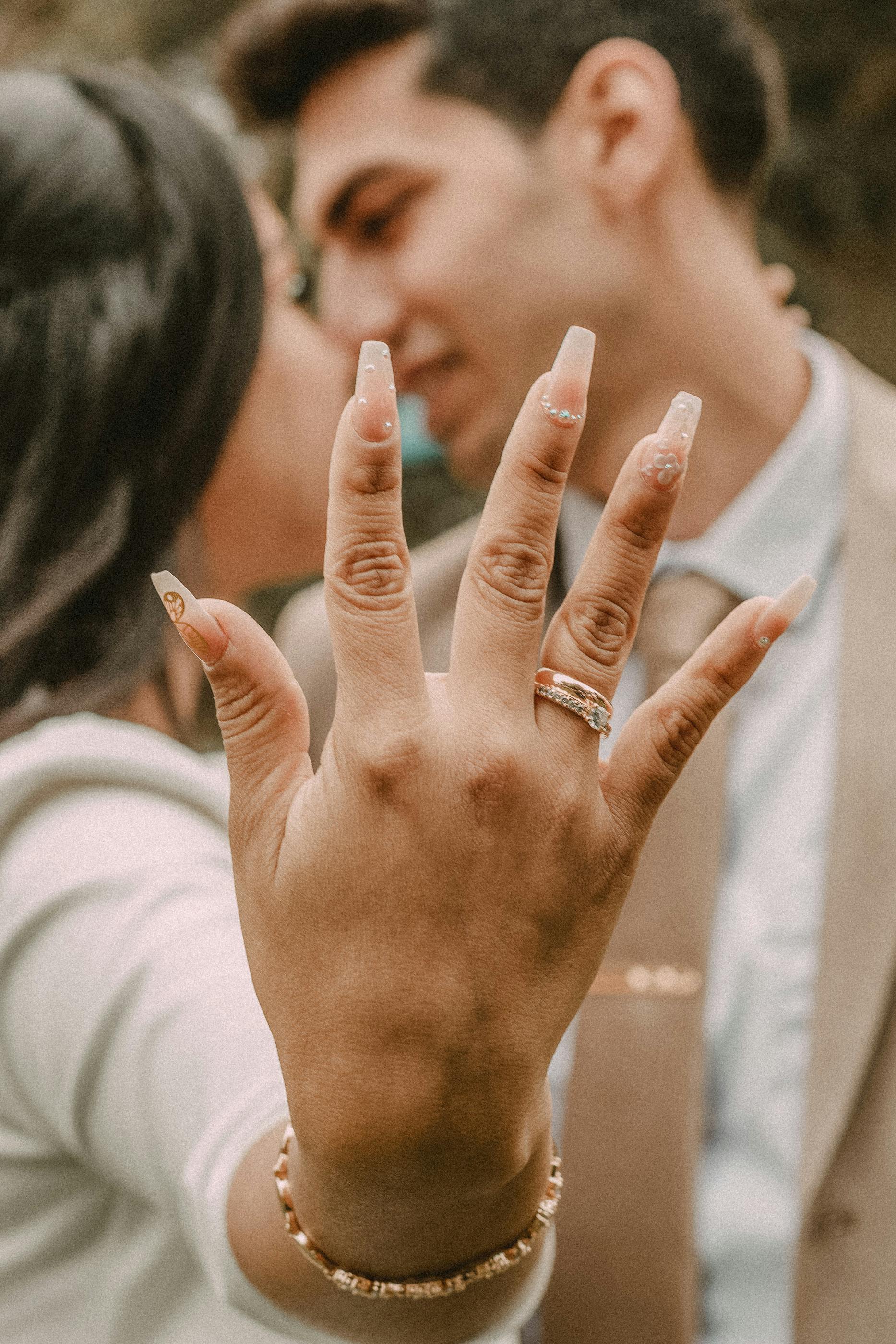 10 tips on nailing the perfect engagement ring selfie - Her World Singapore