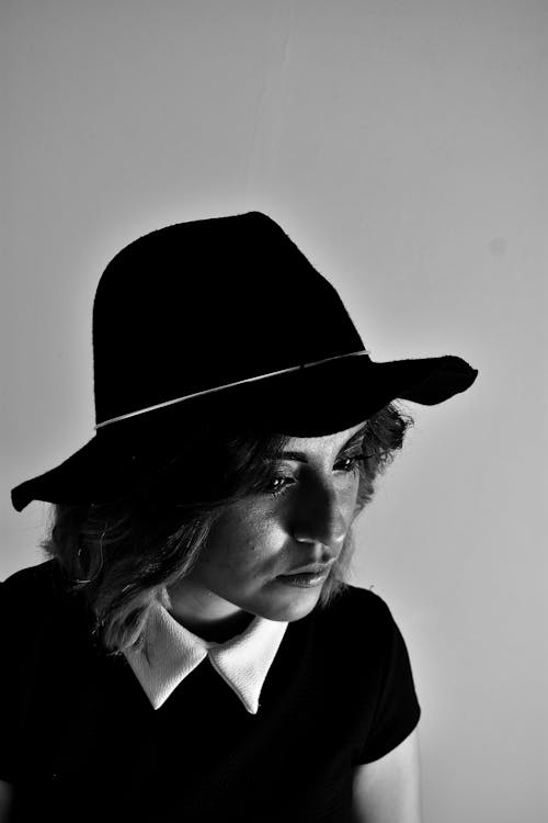 Free Grayscale Photo of a Beautiful Woman Wearing a Hat  Stock Photo