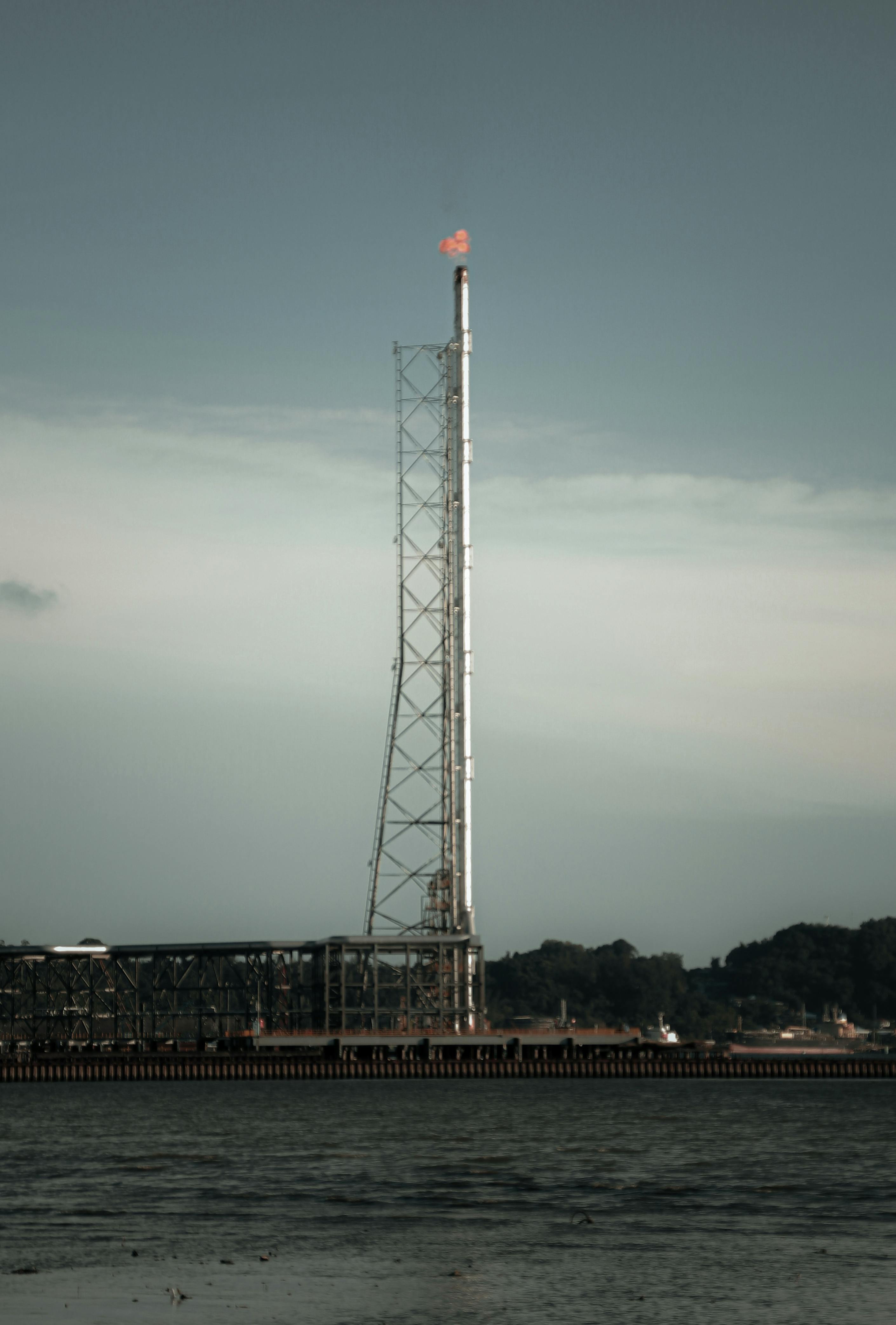 Poluarea din lacul Colibița reprezintă un pericol real, verificări stricte pentru proprietarii de construcții din zonă