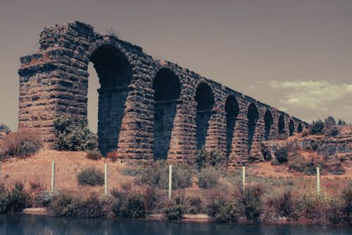 Free Beautiful capture of a historic Roman aqueduct with stunning stone arches and natural surroundings. Stock Photo