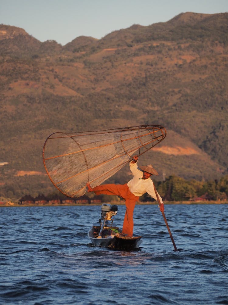 Extraordinary Local Method Of Net Fishing In East Asia