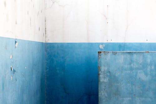 藍色混凝土牆