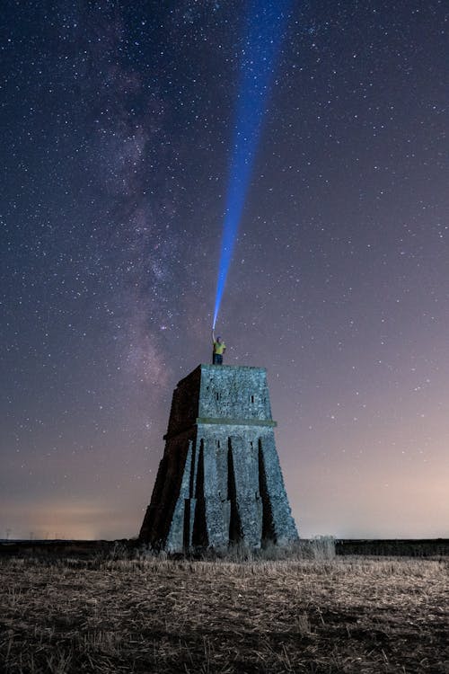 Foto d'estoc gratuïta de cel estrellat, edifici, estructura de formigó