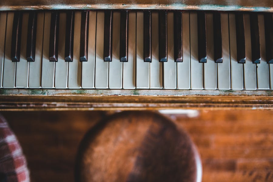 Should you keep piano keys covered?