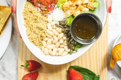 Delicious and colorful salad bowl featuring fresh ingredients like quinoa and avocado, perfect for a healthy meal.
