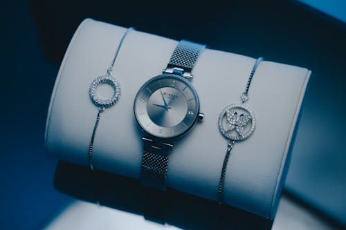 Free Close-Up Shot of a Silver Wristwatch Stock Photo