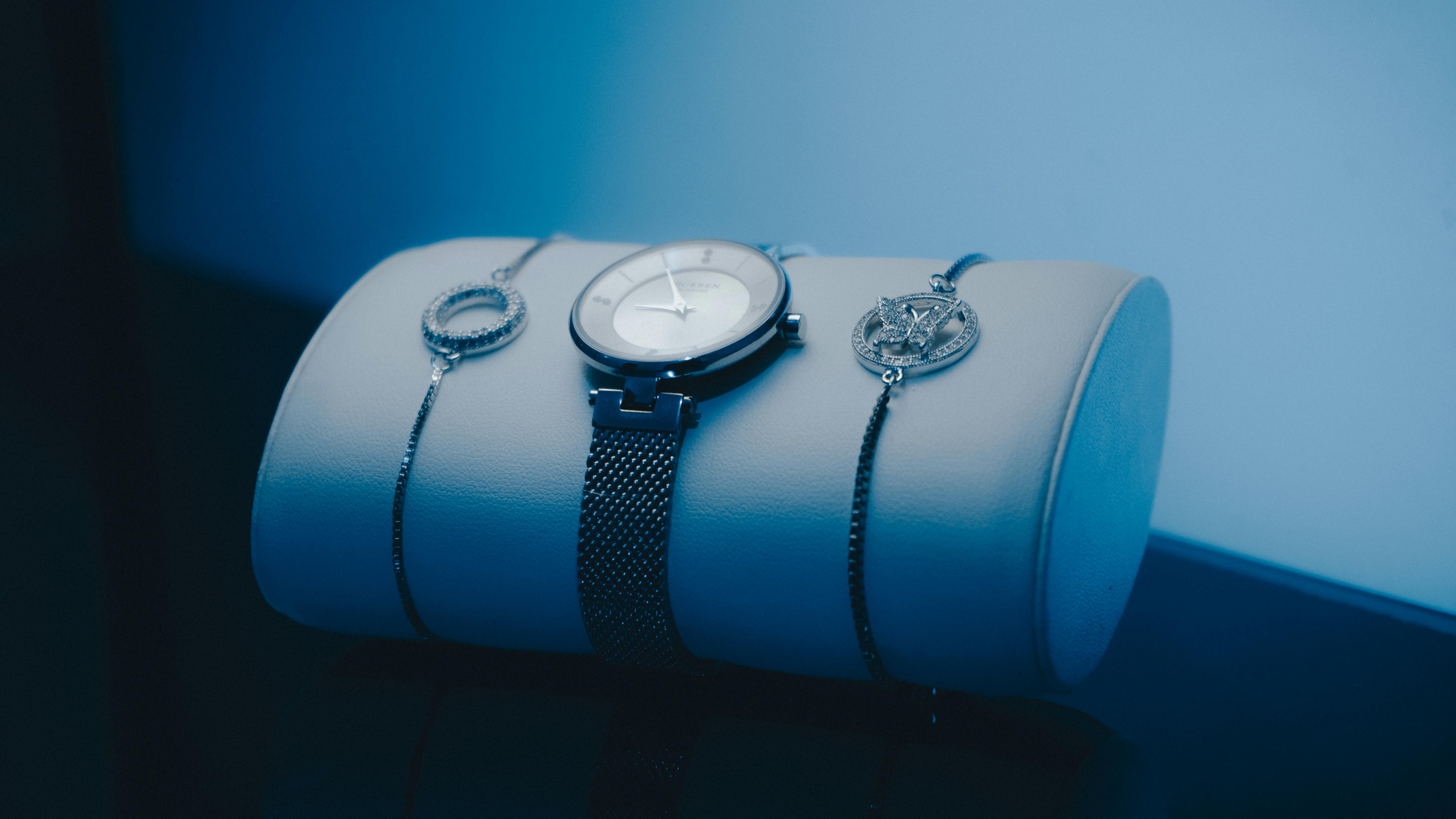Brands think smarter on luxury wearable tech — Photo by VVS ™ on Pexels