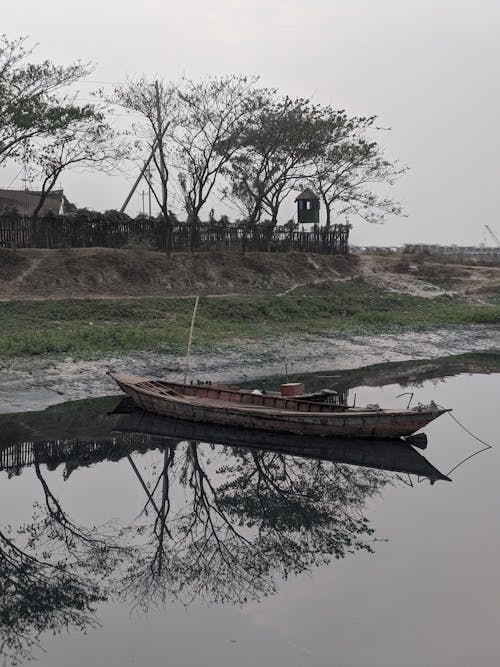 Free Wooden Boat on the Lakeside Stock Photo