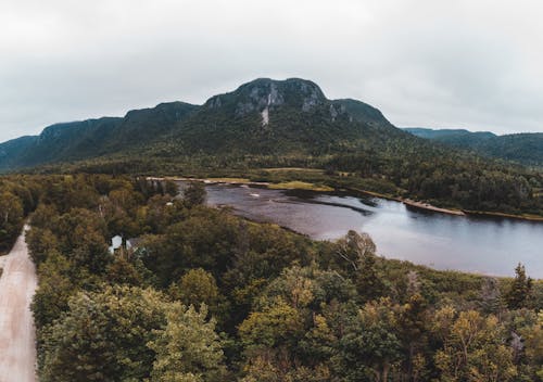 Gratis lagerfoto af bjerge, flod, himmel