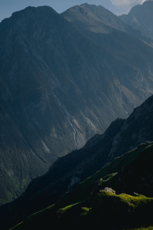 Free A breathtaking view of a rugged mountain range under a clear sky during dusk. Stock Photo