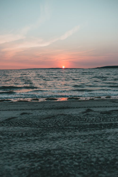 Kostenloses Stock Foto zu dämmerung, himmel, meer