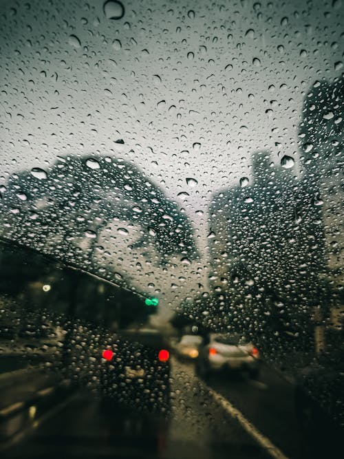 Foto d'estoc gratuïta de cotxe, finestra de vidre, gotes de pluja