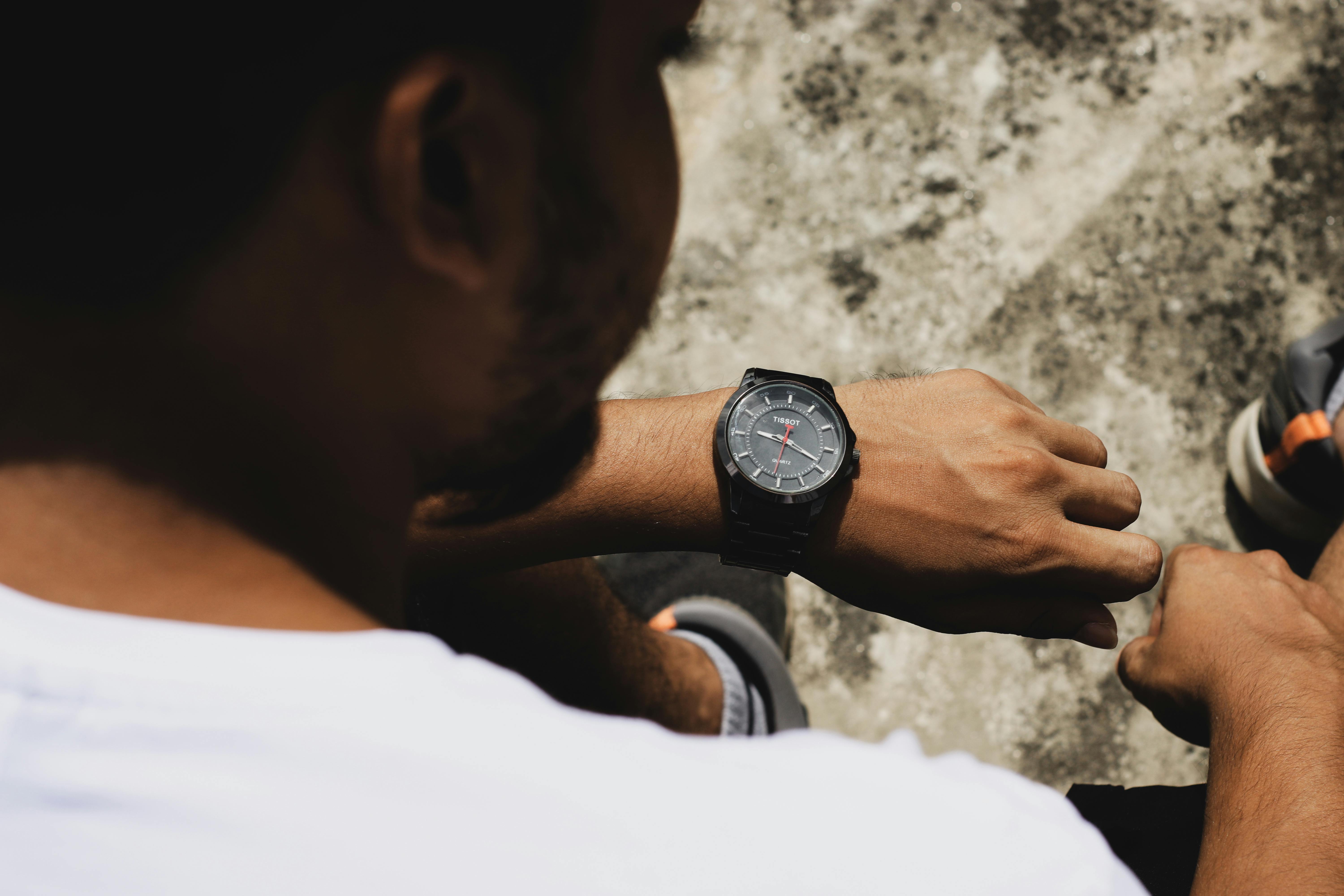 lifestyle hours lifestyle products examples — Photo by Simon Reza on Pexels