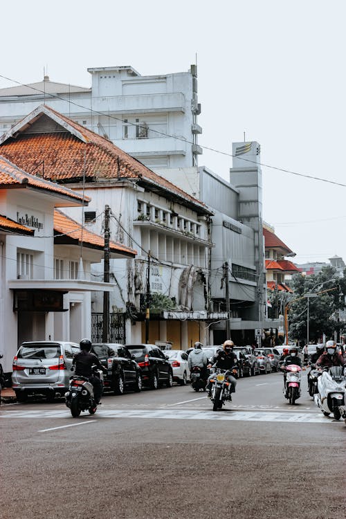 Immagine gratuita di centro città, strada, tiro verticale