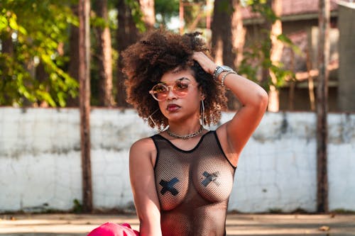 Δωρεάν στοκ φωτογραφιών με afro μαλλιά, αμάνικο μπλουζάκι, Αφροαμερικανός