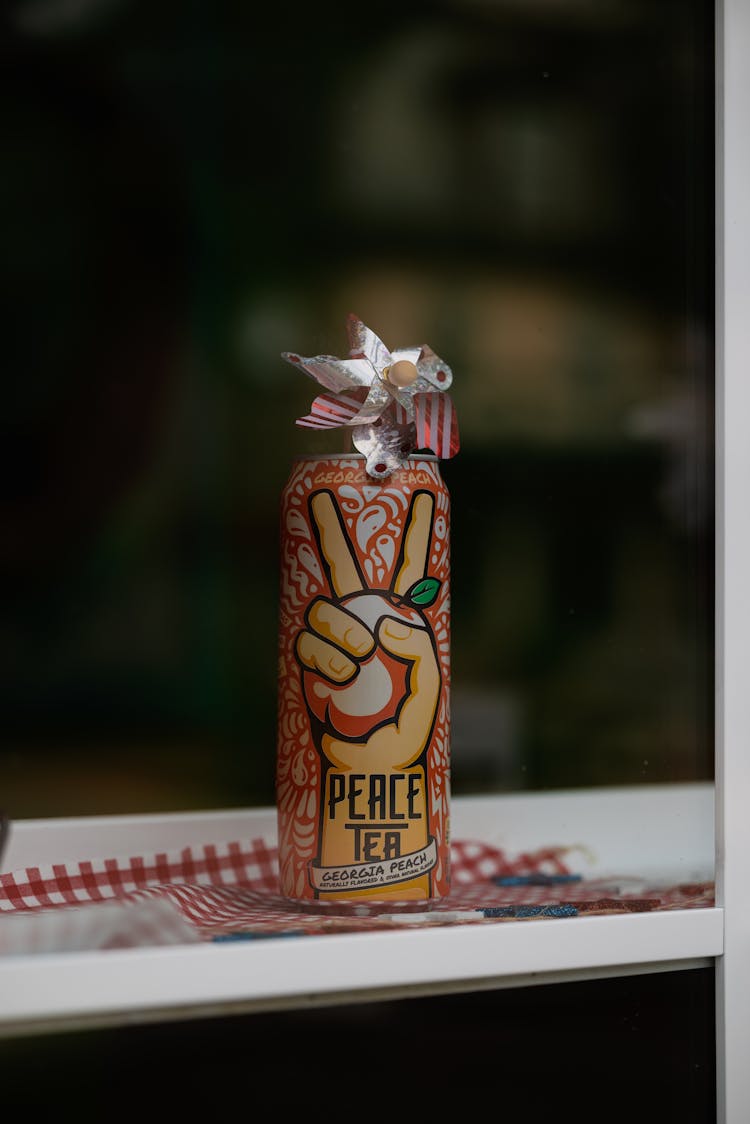 Peace Design On Can