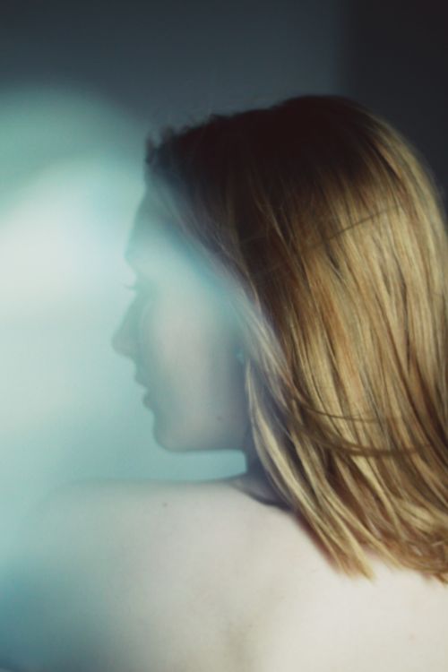 Free Elegant side profile of a woman bathed in soft, ethereal light. Stock Photo