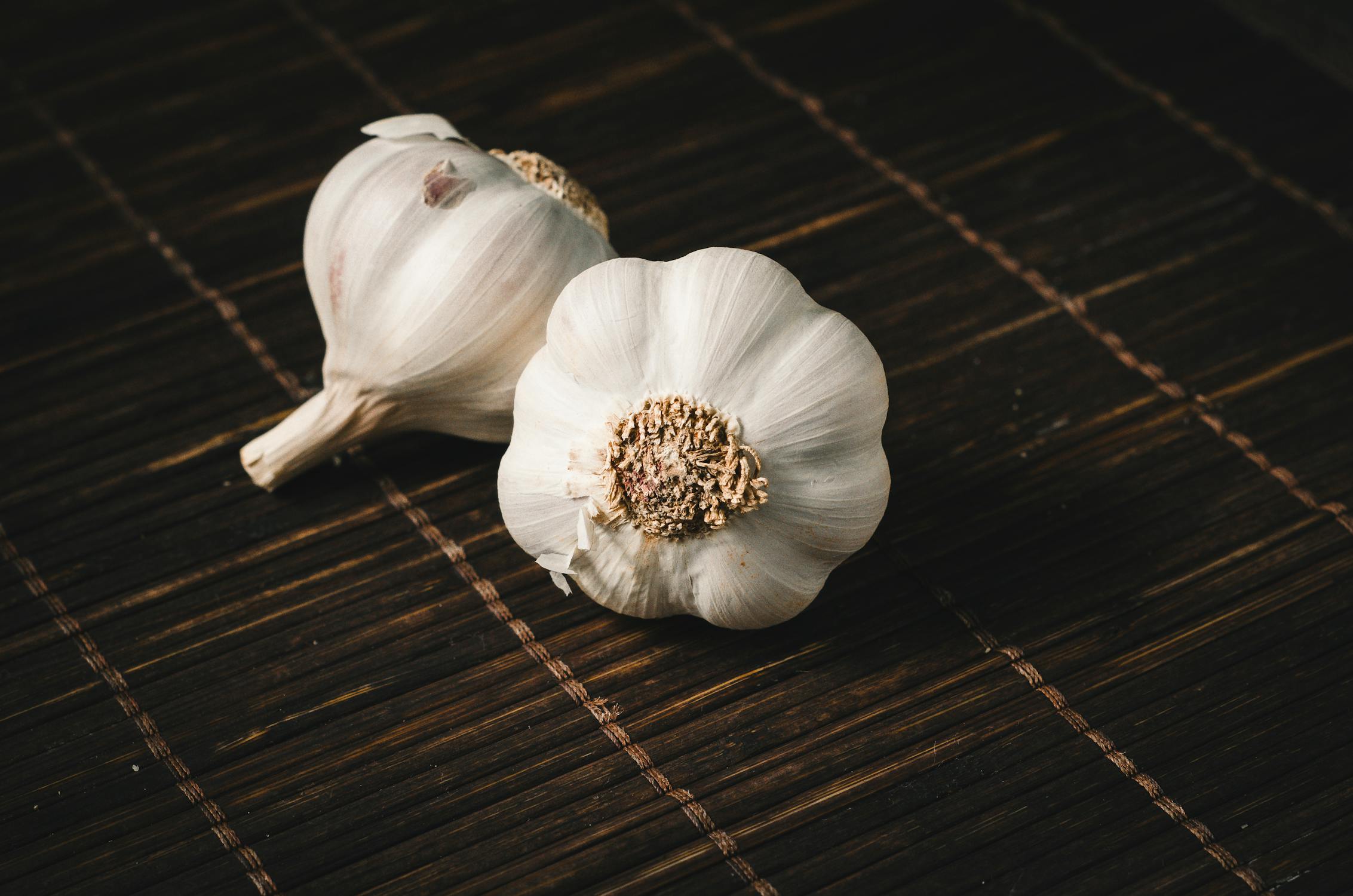 Garlic Photo by Isabella Mendes from Pexels: https://www.pexels.com/photo/two-white-garlics-928251/