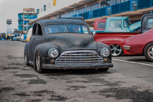 arabalar, bağbozumu, eski araba içeren Ücretsiz stok fotoğraf