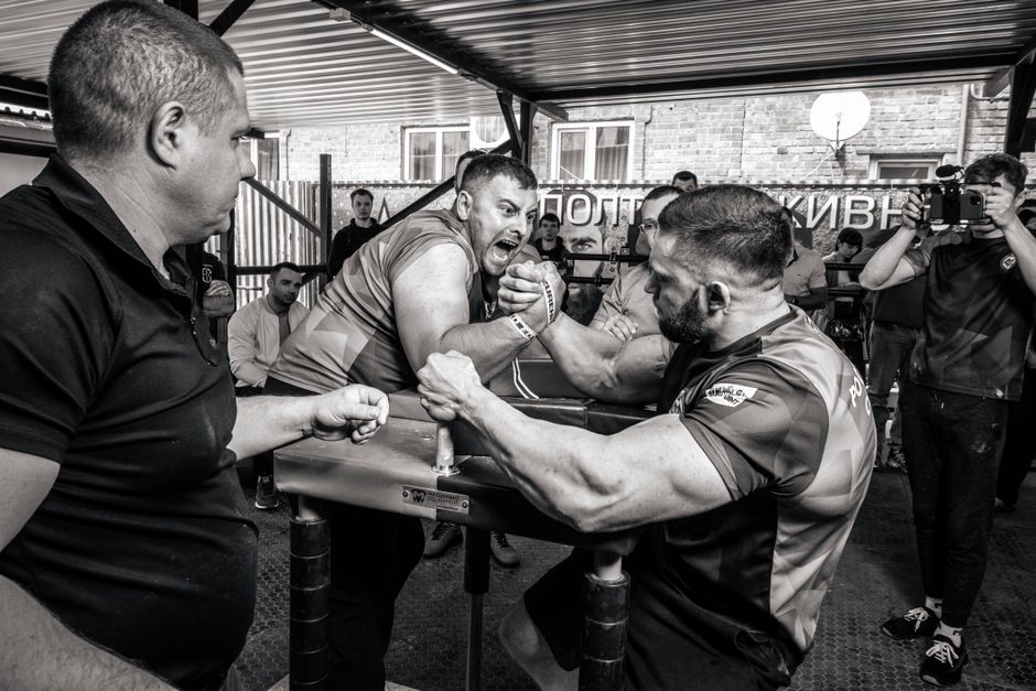 hand grip strength dynamometer test