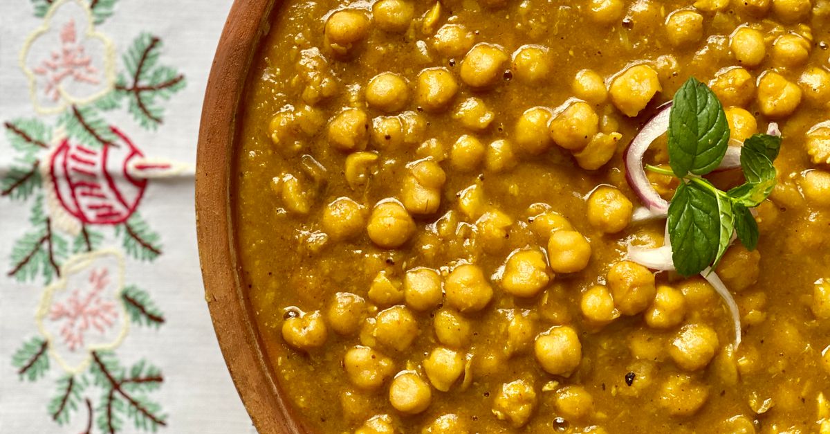 Chana Masala (Spiced Chickpea Curry)