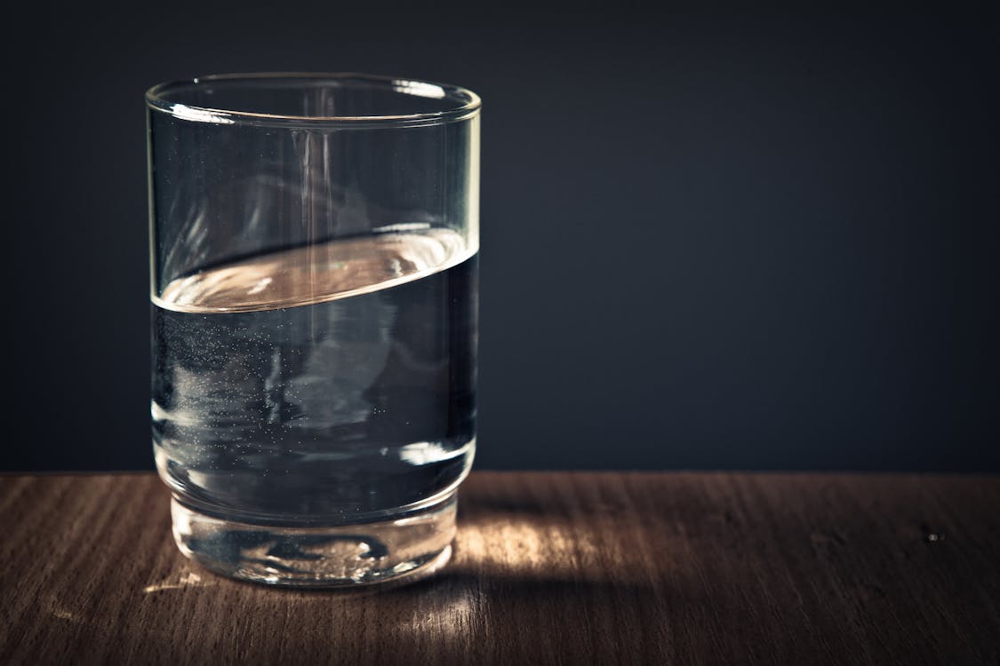 Helder Drinkglas Gevuld Met Water