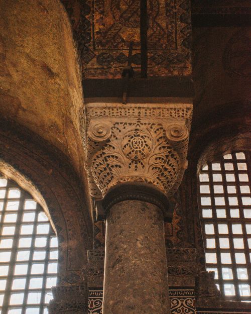 Free Close-up of detailed column and arch within a historic architectural interior. Stock Photo