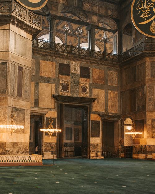 Free Majestic interior of the historic Hagia Sophia showcasing intricate architecture and chandeliers. Stock Photo