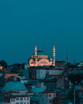 A serene view of Süleymaniye Mosque during twilight, capturing Istanbul's architectural beauty.