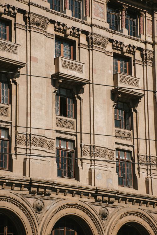 Free Stunning facade of a classic building showcasing intricate architectural details and windows. Stock Photo