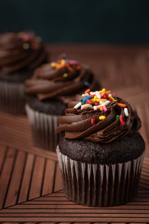 Foto stok gratis cupcake cokelat, foodporn, fotografi makanan