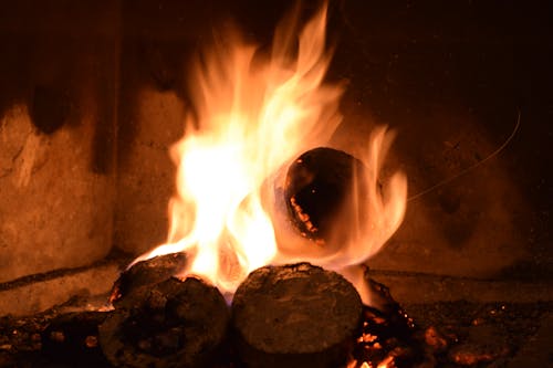 Бесплатное стоковое фото с камин, кострище, огонь