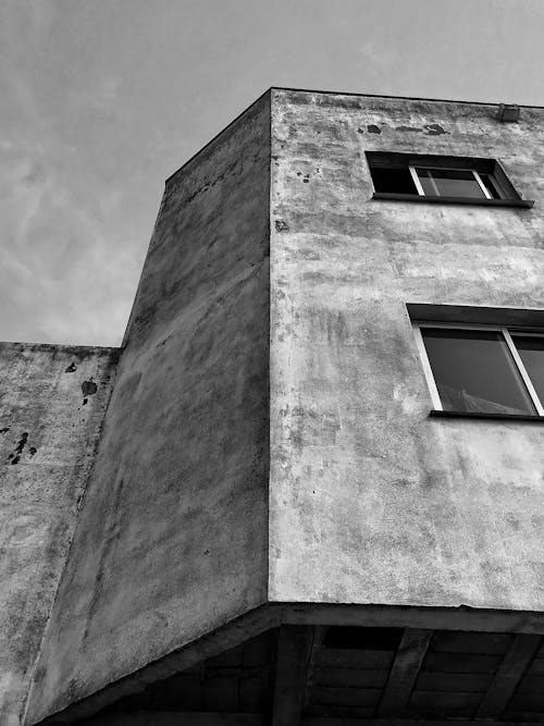 Immagine gratuita di bianco e nero, edificio, finestre