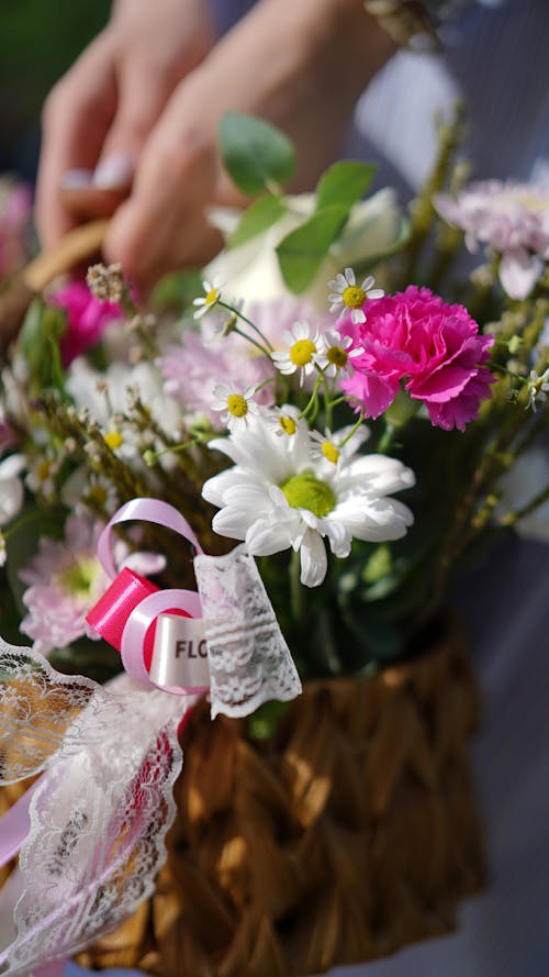 Free Close-up of a Beautiful Flower Composition in a Basket  Stock Photo