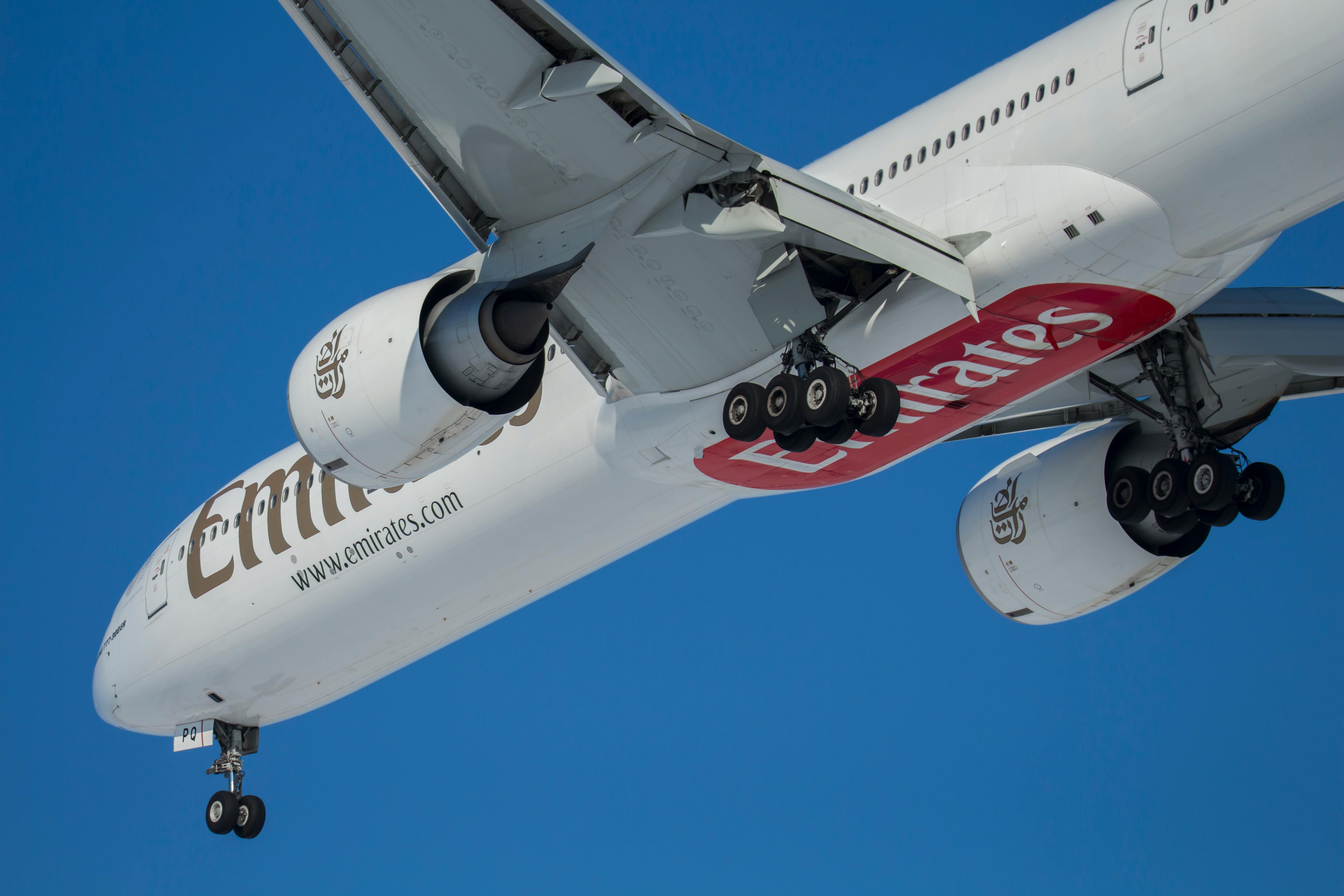 airline miles, frequent flyer, travel rewards, credit card points, airline alliances, Airlines & points — Photo by György Tót