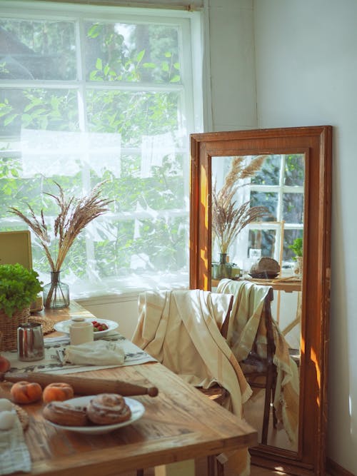 Základová fotografie zdarma na téma domácí interiér, okno, stůl