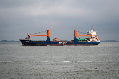 Kostenloses Stock Foto zu boot, containerschiff, draußen