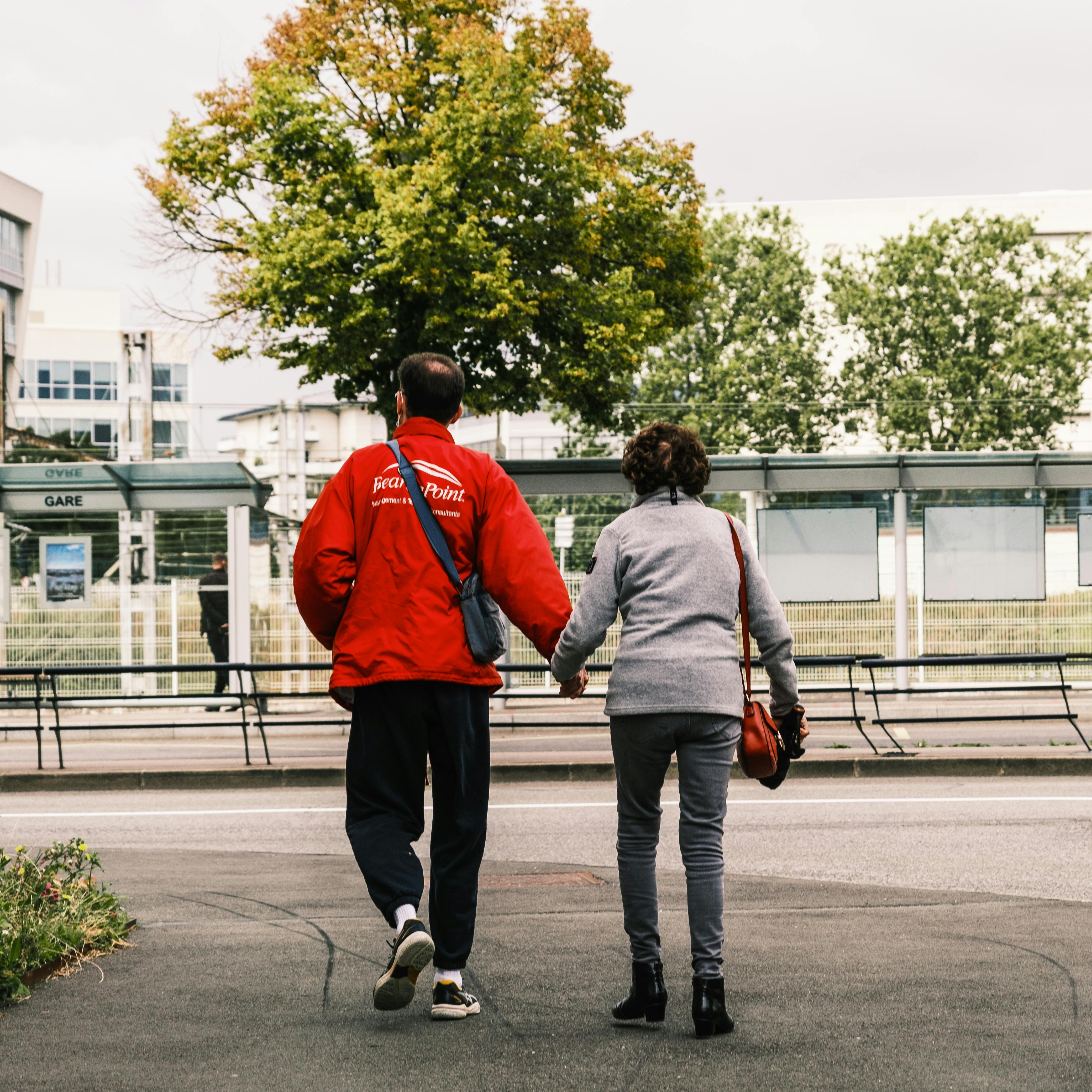 Better integrating walking and public transport is key to enhance active mobility, shows UN policy brief — Photo by Mathias R