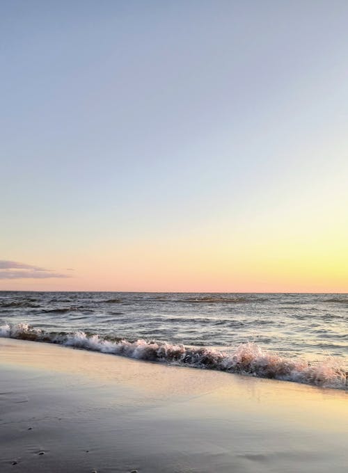 altın saat, dalgalar, deniz içeren Ücretsiz stok fotoğraf