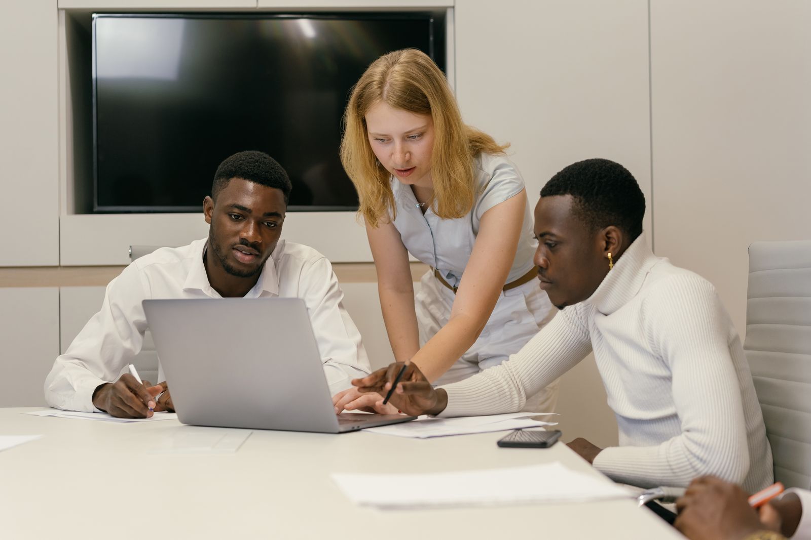 What Shaw Business Smart Voice Solutions Actually Offer SMBs