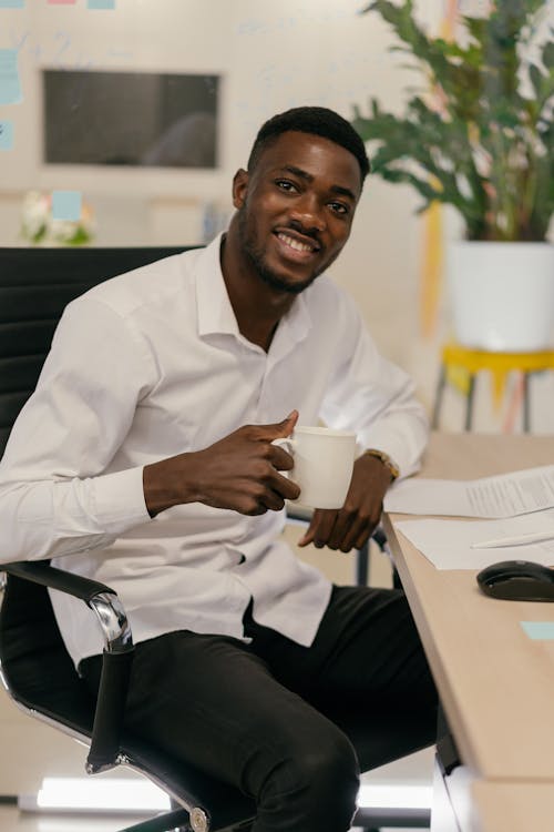 Gratis stockfoto met Afro-Amerikaanse man, bebaarde, gekleurde man