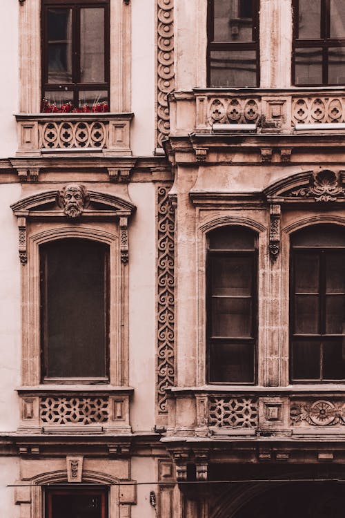 Antik, barok mimarisi, camlar içeren Ücretsiz stok fotoğraf