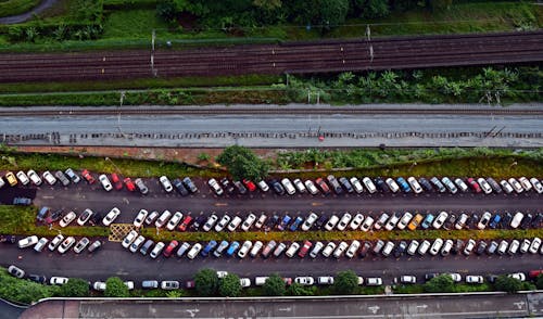 Fotos de stock gratuitas de aparcado, carretera, coches