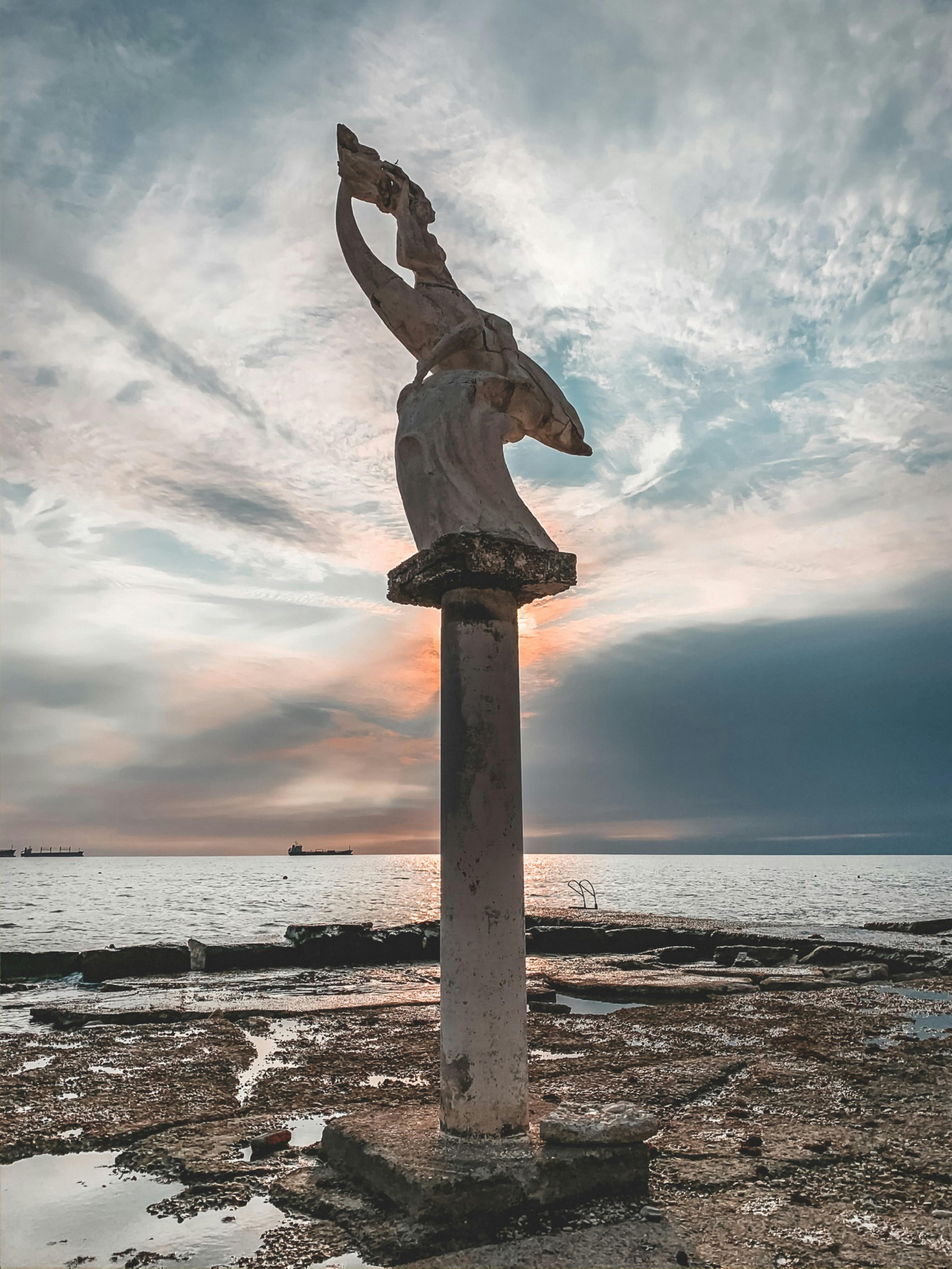 A Statue on the Beach at Sunset · Free Stock Photo