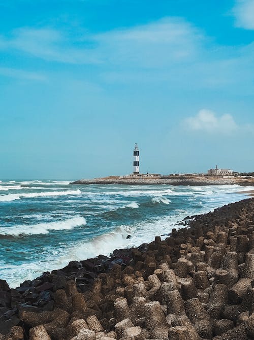 Foto stok gratis berbatu, gelombang, langit biru