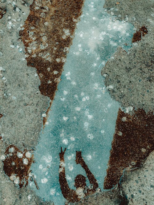 Безкоштовне стокове фото на тему «бетонна поверхня, вертикальні постріл, відображення води»